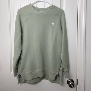 NWOT Varley adult light green ribbed textured side zip embroidered logo crewneck